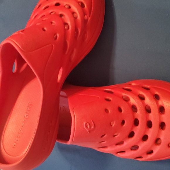 Easy Spirit Travel clogs red size 11M - Picture 3 of 3